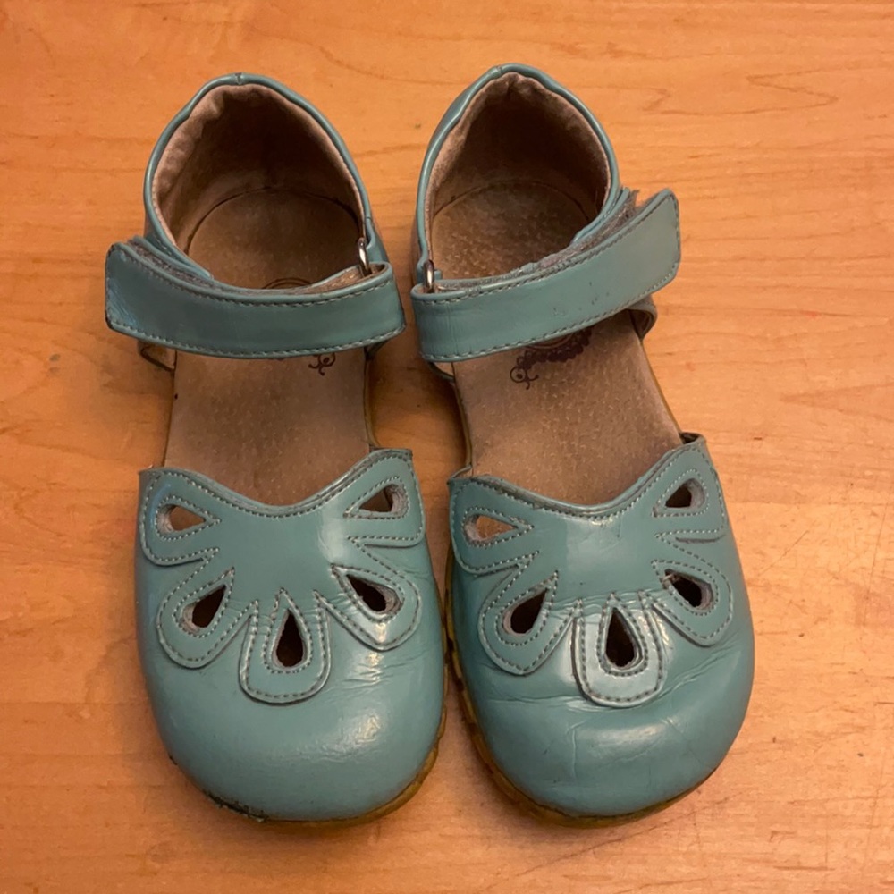 Size 10 Livie and Luca blue petals